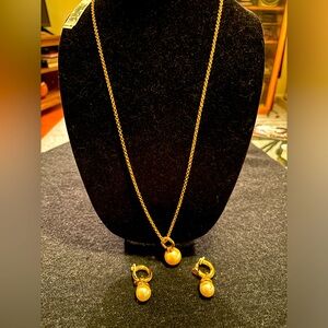 NWT Liz Claiborne Large Faux Pearl Necklace with Matching clip earrings
